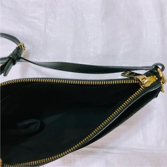 Preworn Coach Black F52881 Crossgrain Leather East West Pop Crossbody - Picture 4 of 9